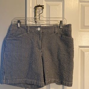 Jones of New York Navy White pinstripe seersucker Shorts size 8